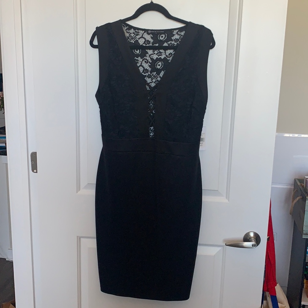 Lace detail bodycon dress
